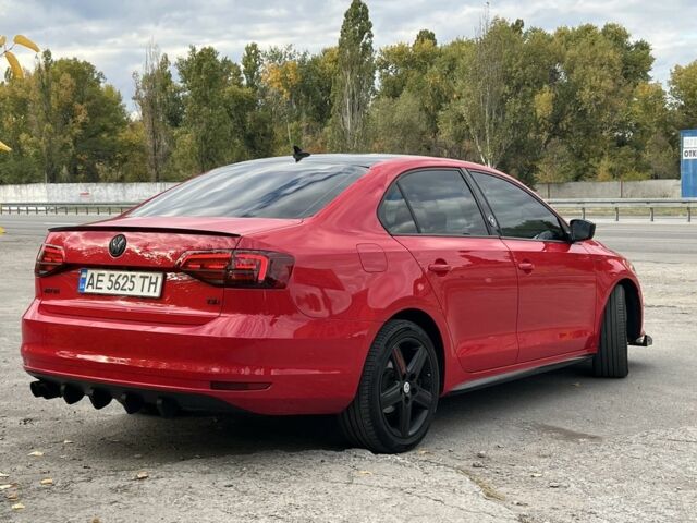 Красный Фольксваген Джетта, объемом двигателя 1.8 л и пробегом 179 тыс. км за 11000 $, фото 2 на Automoto.ua