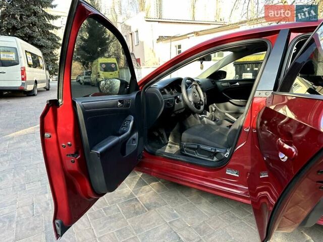 Фольксваген Джетта 2015 у Києві на Automoto.ua Червоний Фольксваген Джетта, об'ємом двигуна 1.4 л та пробігом 182 тис. км за 9400 $, фото 23 на Automoto.ua