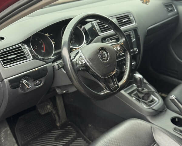 Червоний Фольксваген Джетта, об'ємом двигуна 1.8 л та пробігом 194 тис. км за 10500 $, фото 6 на Automoto.ua