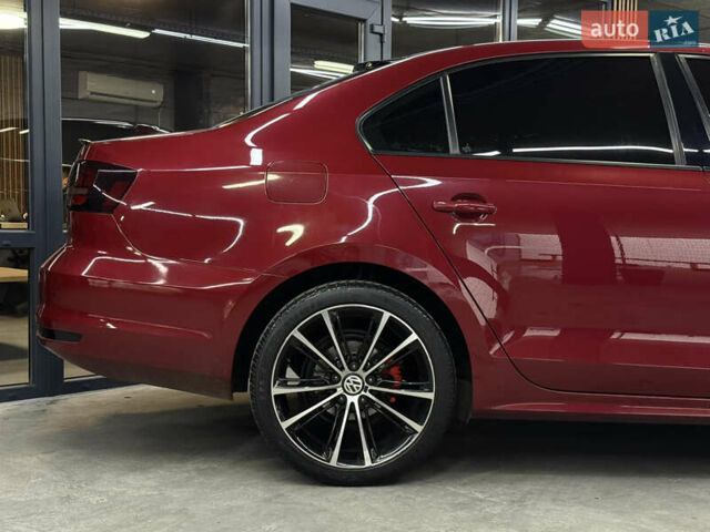 Червоний Фольксваген Джетта, об'ємом двигуна 1.39 л та пробігом 209 тис. км за 9900 $, фото 13 на Automoto.ua