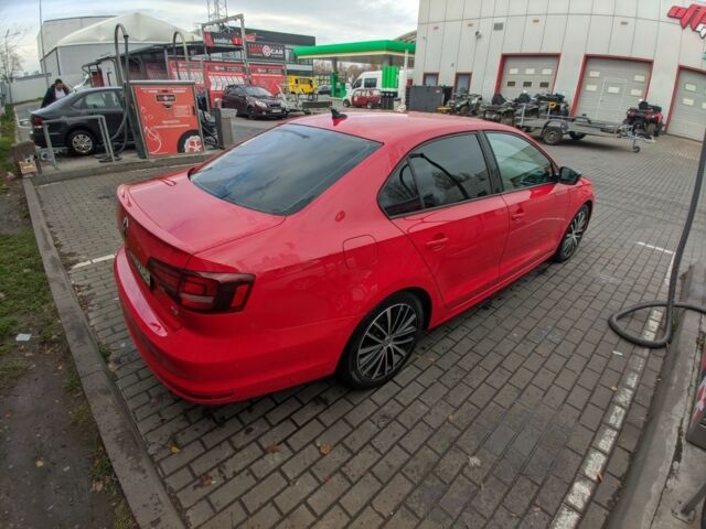 Красный Фольксваген Джетта, объемом двигателя 1.8 л и пробегом 139 тыс. км за 12500 $, фото 11 на Automoto.ua