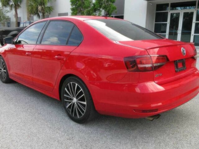 Красный Фольксваген Джетта, объемом двигателя 1.8 л и пробегом 77 тыс. км за 6300 $, фото 5 на Automoto.ua