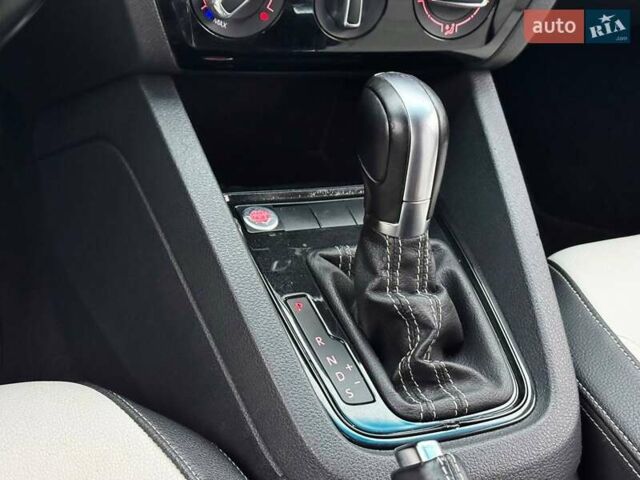 Красный Фольксваген Джетта, объемом двигателя 1.8 л и пробегом 135 тыс. км за 11300 $, фото 30 на Automoto.ua