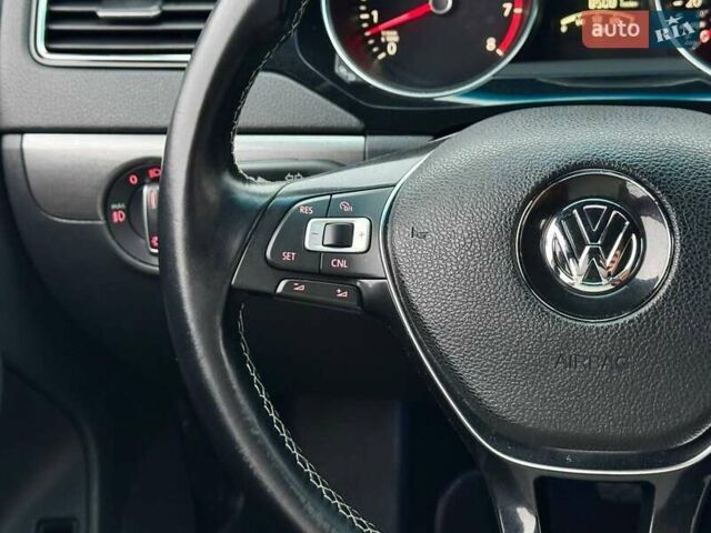 Красный Фольксваген Джетта, объемом двигателя 1.8 л и пробегом 135 тыс. км за 11300 $, фото 27 на Automoto.ua