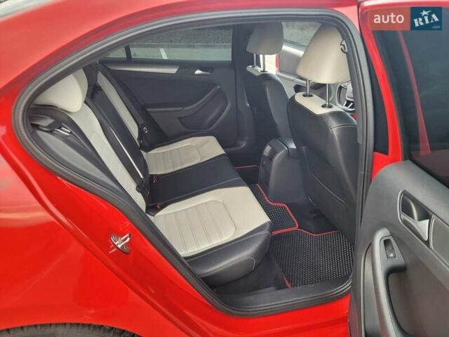 Фольксваген Джетта 2016 у Тернополі на Automoto.ua Червоний Фольксваген Джетта, об'ємом двигуна 1.8 л та пробігом 128 тис. км за 12200 $, фото 12 на Automoto.ua
