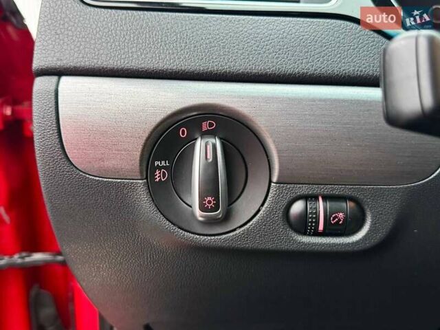 Красный Фольксваген Джетта, объемом двигателя 1.8 л и пробегом 135 тыс. км за 11300 $, фото 33 на Automoto.ua