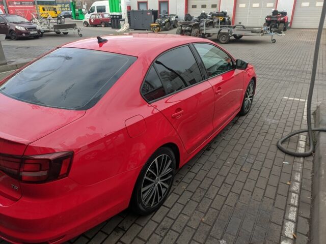 Красный Фольксваген Джетта, объемом двигателя 1.8 л и пробегом 139 тыс. км за 12500 $, фото 13 на Automoto.ua