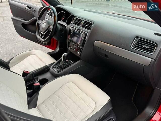 Красный Фольксваген Джетта, объемом двигателя 1.8 л и пробегом 135 тыс. км за 11300 $, фото 23 на Automoto.ua