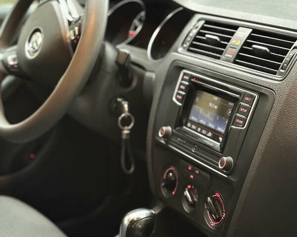 Фольксваген Джетта 2016 в Сумах на Automoto.ua Красный Фольксваген Джетта, объемом двигателя 1.4 л и пробегом 105 тыс. км за 10200 $, фото 30 на Automoto.ua