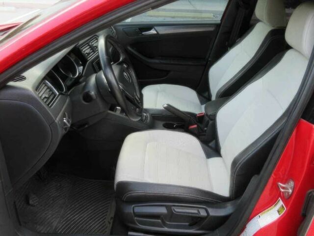 Красный Фольксваген Джетта, объемом двигателя 1.8 л и пробегом 77 тыс. км за 6300 $, фото 8 на Automoto.ua