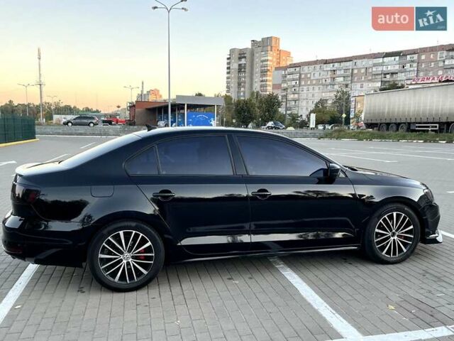 Красный Фольксваген Джетта, объемом двигателя 1.8 л и пробегом 175 тыс. км за 12200 $, фото 6 на Automoto.ua