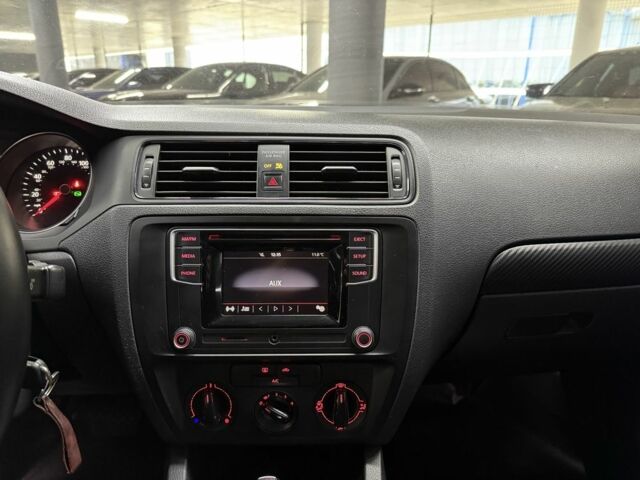 Червоний Фольксваген Джетта, об'ємом двигуна 1.4 л та пробігом 208 тис. км за 9900 $, фото 22 на Automoto.ua