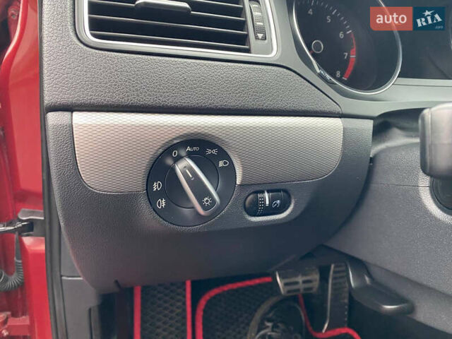 Червоний Фольксваген Джетта, об'ємом двигуна 1.4 л та пробігом 160 тис. км за 9950 $, фото 28 на Automoto.ua