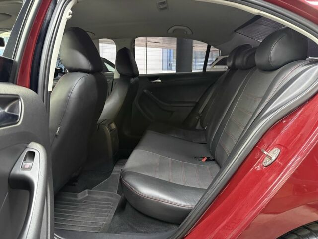 Червоний Фольксваген Джетта, об'ємом двигуна 1.4 л та пробігом 208 тис. км за 9900 $, фото 19 на Automoto.ua