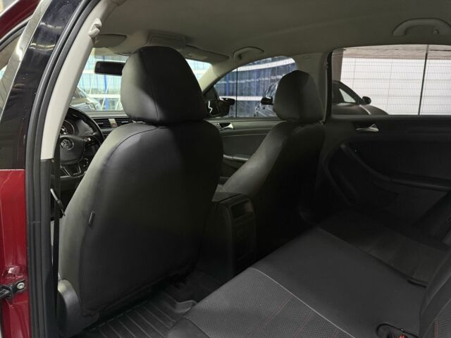 Червоний Фольксваген Джетта, об'ємом двигуна 1.4 л та пробігом 208 тис. км за 9900 $, фото 18 на Automoto.ua