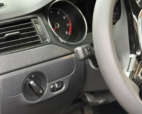 Фольксваген Джетта 2016 в Сумах на Automoto.ua Красный Фольксваген Джетта, объемом двигателя 1.4 л и пробегом 105 тыс. км за 10200 $, фото 22 на Automoto.ua