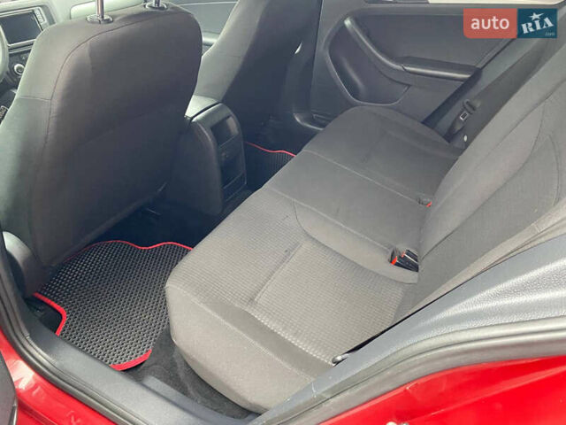 Червоний Фольксваген Джетта, об'ємом двигуна 1.4 л та пробігом 160 тис. км за 9950 $, фото 24 на Automoto.ua