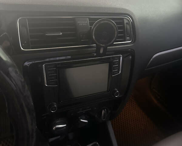 Красный Фольксваген Джетта, объемом двигателя 1.8 л и пробегом 175 тыс. км за 9500 $, фото 10 на Automoto.ua