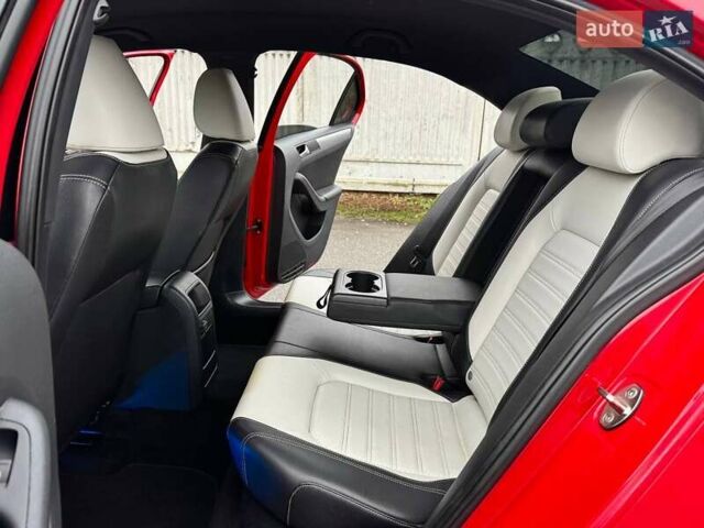 Красный Фольксваген Джетта, объемом двигателя 1.8 л и пробегом 135 тыс. км за 11300 $, фото 17 на Automoto.ua