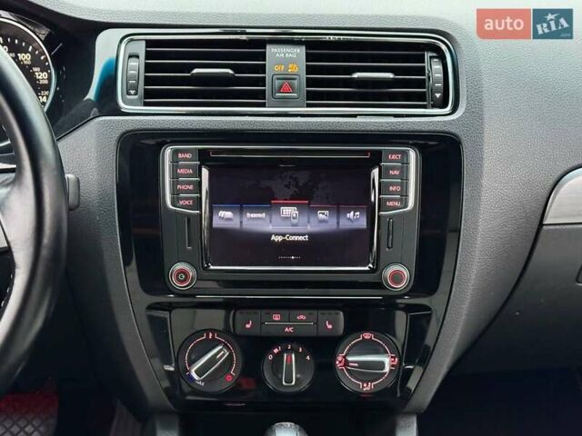 Красный Фольксваген Джетта, объемом двигателя 1.8 л и пробегом 135 тыс. км за 11300 $, фото 31 на Automoto.ua