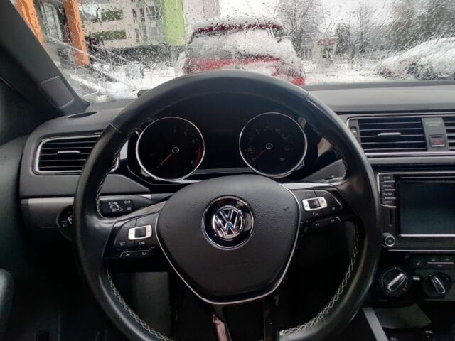 Красный Фольксваген Джетта, объемом двигателя 1.8 л и пробегом 139 тыс. км за 12500 $, фото 2 на Automoto.ua