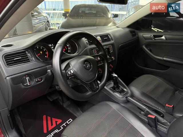 Червоний Фольксваген Джетта, об'ємом двигуна 1.39 л та пробігом 209 тис. км за 9900 $, фото 19 на Automoto.ua