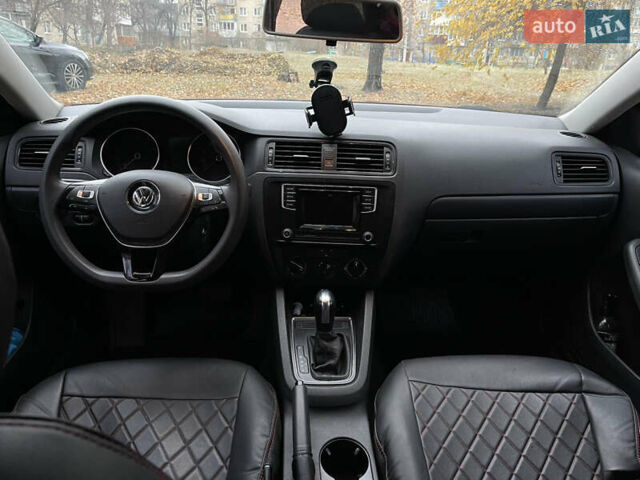 Красный Фольксваген Джетта, объемом двигателя 1.4 л и пробегом 85 тыс. км за 10900 $, фото 7 на Automoto.ua