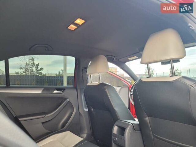 Фольксваген Джетта 2016 у Тернополі на Automoto.ua Червоний Фольксваген Джетта, об'ємом двигуна 1.8 л та пробігом 128 тис. км за 12200 $, фото 25 на Automoto.ua