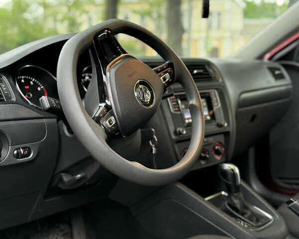 Фольксваген Джетта 2016 в Сумах на Automoto.ua Красный Фольксваген Джетта, объемом двигателя 1.4 л и пробегом 105 тыс. км за 10200 $, фото 25 на Automoto.ua
