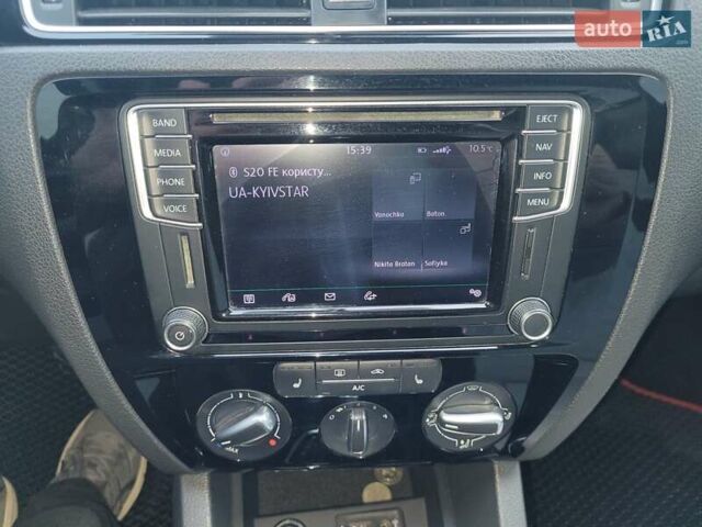 Фольксваген Джетта 2016 у Тернополі на Automoto.ua Червоний Фольксваген Джетта, об'ємом двигуна 1.8 л та пробігом 128 тис. км за 12200 $, фото 28 на Automoto.ua