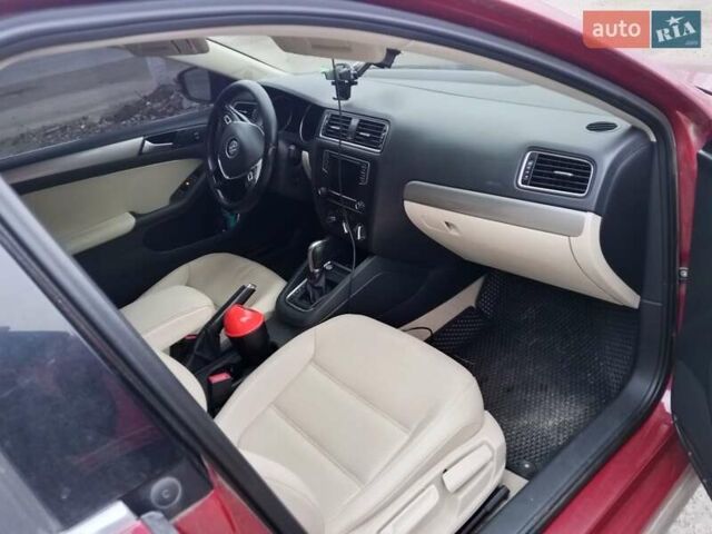 Красный Фольксваген Джетта, объемом двигателя 1.39 л и пробегом 211 тыс. км за 12100 $, фото 10 на Automoto.ua