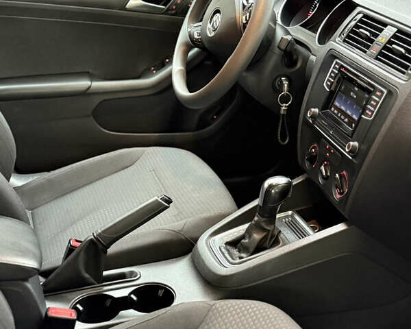 Фольксваген Джетта 2016 в Сумах на Automoto.ua Красный Фольксваген Джетта, объемом двигателя 1.4 л и пробегом 105 тыс. км за 10200 $, фото 27 на Automoto.ua