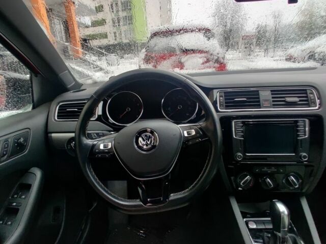 Красный Фольксваген Джетта, объемом двигателя 1.8 л и пробегом 139 тыс. км за 12500 $, фото 4 на Automoto.ua