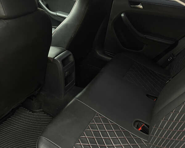 Красный Фольксваген Джетта, объемом двигателя 1.4 л и пробегом 85 тыс. км за 10900 $, фото 8 на Automoto.ua