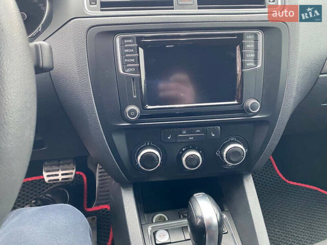 Червоний Фольксваген Джетта, об'ємом двигуна 1.4 л та пробігом 160 тис. км за 9950 $, фото 27 на Automoto.ua