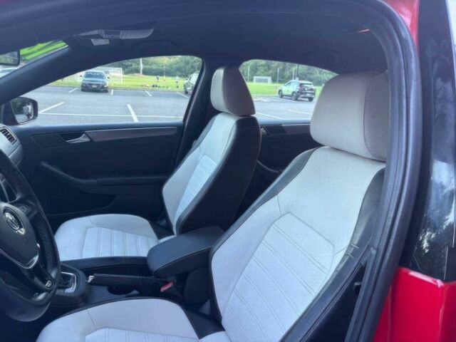 Червоний Фольксваген Джетта, об'ємом двигуна 1.8 л та пробігом 71 тис. км за 11600 $, фото 9 на Automoto.ua