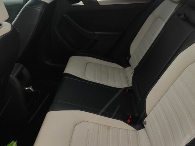 Красный Фольксваген Джетта, объемом двигателя 1.8 л и пробегом 139 тыс. км за 12500 $, фото 5 на Automoto.ua