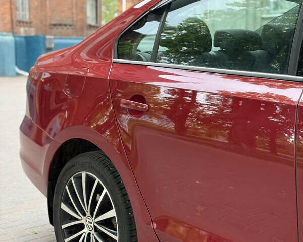 Фольксваген Джетта 2016 в Сумах на Automoto.ua Красный Фольксваген Джетта, объемом двигателя 1.4 л и пробегом 105 тыс. км за 10200 $, фото 4 на Automoto.ua