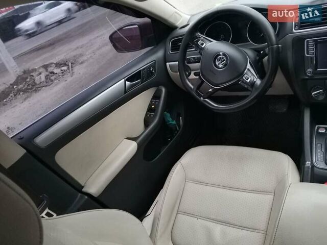 Красный Фольксваген Джетта, объемом двигателя 1.39 л и пробегом 211 тыс. км за 12100 $, фото 20 на Automoto.ua