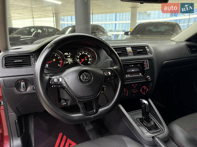 Червоний Фольксваген Джетта, об'ємом двигуна 1.39 л та пробігом 209 тис. км за 9900 $, фото 24 на Automoto.ua