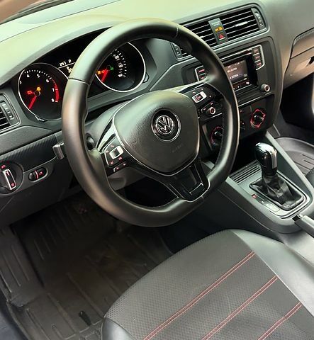 Красный Фольксваген Джетта, объемом двигателя 1.4 л и пробегом 125 тыс. км за 9800 $, фото 4 на Automoto.ua