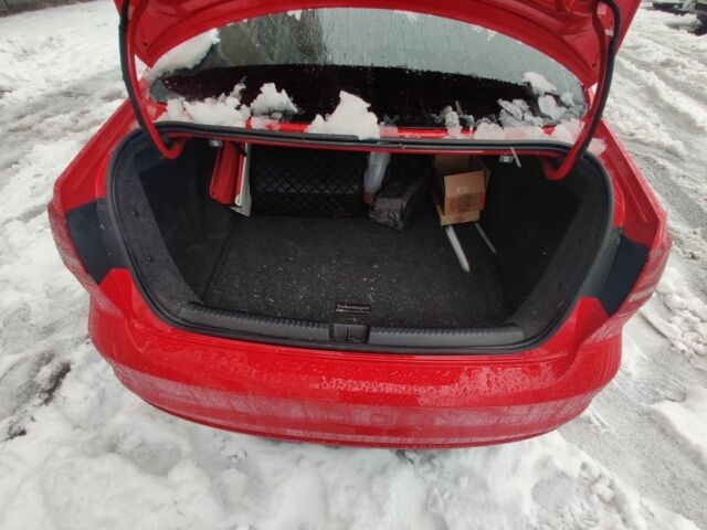 Красный Фольксваген Джетта, объемом двигателя 1.8 л и пробегом 139 тыс. км за 12500 $, фото 3 на Automoto.ua