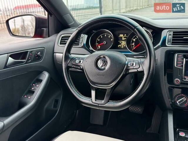 Красный Фольксваген Джетта, объемом двигателя 1.8 л и пробегом 135 тыс. км за 11300 $, фото 25 на Automoto.ua