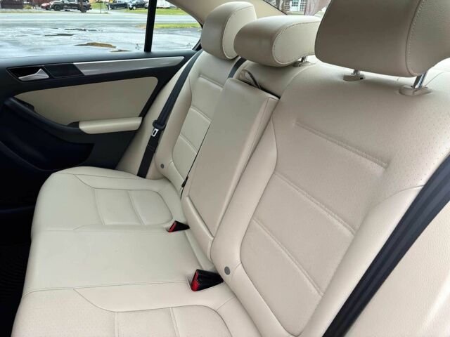 Красный Фольксваген Джетта, объемом двигателя 1.4 л и пробегом 52 тыс. км за 3000 $, фото 11 на Automoto.ua