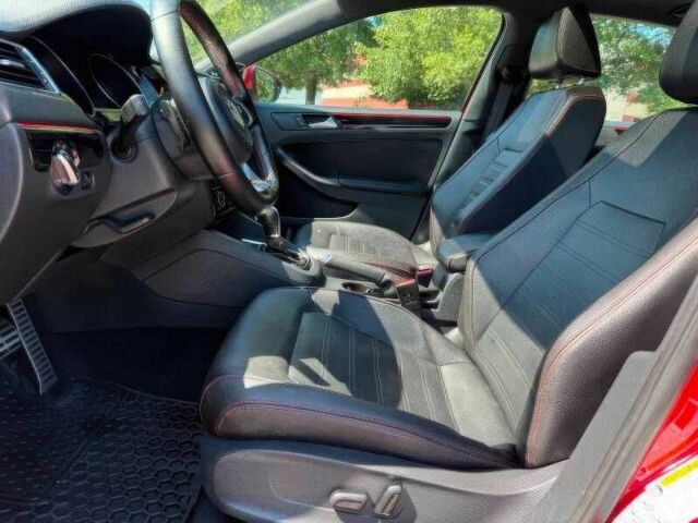 Красный Фольксваген Джетта, объемом двигателя 2 л и пробегом 99 тыс. км за 9300 $, фото 9 на Automoto.ua