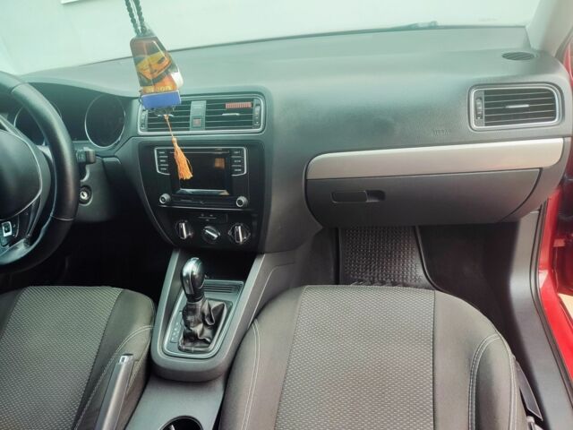 Красный Фольксваген Джетта, объемом двигателя 1.4 л и пробегом 97 тыс. км за 10900 $, фото 22 на Automoto.ua