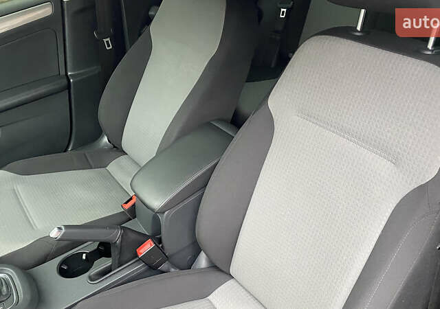 Червоний Фольксваген Джетта, об'ємом двигуна 1.4 л та пробігом 74 тис. км за 11499 $, фото 10 на Automoto.ua