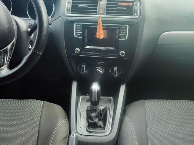 Красный Фольксваген Джетта, объемом двигателя 1.4 л и пробегом 97 тыс. км за 11100 $, фото 17 на Automoto.ua