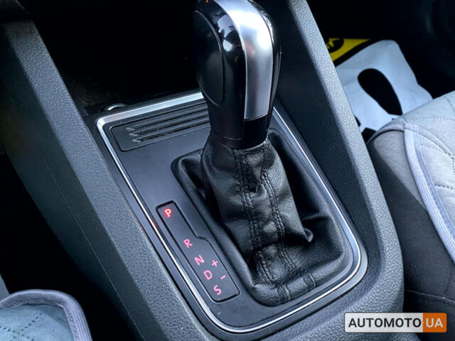 Красный Фольксваген Джетта, объемом двигателя 1.4 л и пробегом 88 тыс. км за 11700 $, фото 13 на Automoto.ua