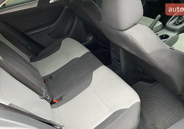 Червоний Фольксваген Джетта, об'ємом двигуна 1.4 л та пробігом 74 тис. км за 11499 $, фото 12 на Automoto.ua